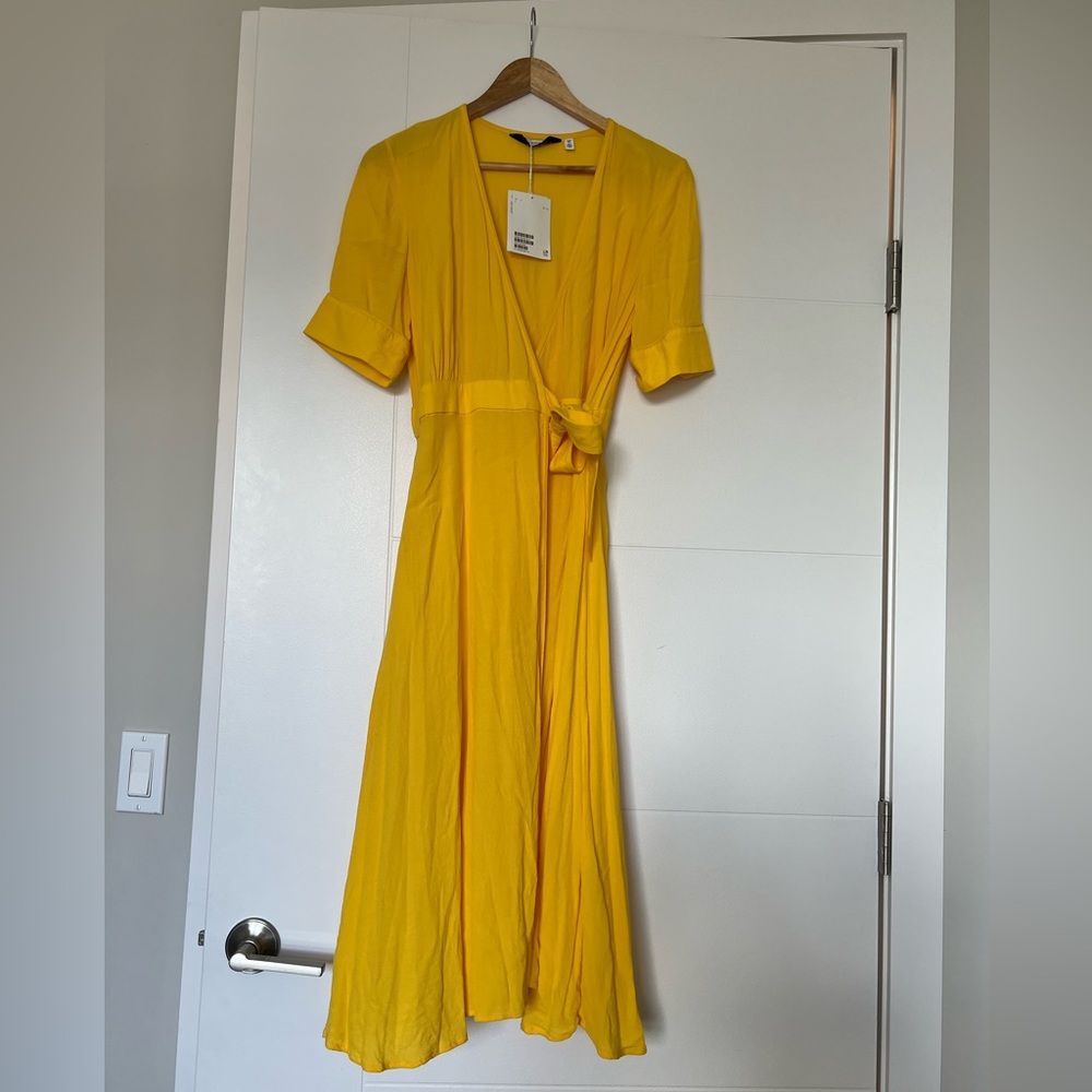 & other stories midi wrap yellow dress
BRAND NEW WITH TAGS
Size US 4 
Orig $99